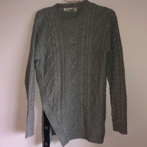 𝅺R and D style sweater